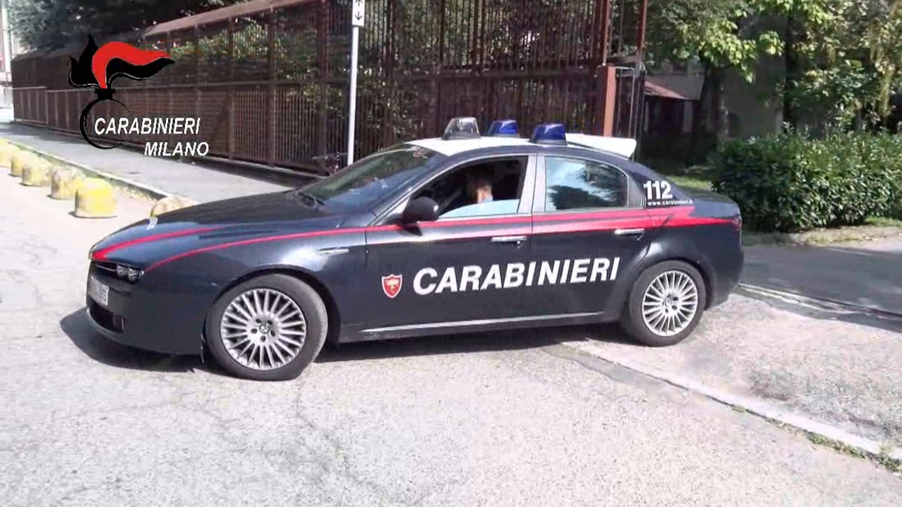 Milano, 31enne sequestrato e picchiato per avere pin bancomat