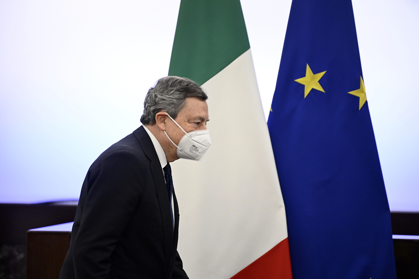Draghi alla Ue: “Cittadini delusi sui vaccini, se il coordinamento non funziona si fa da soli”