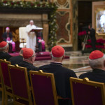 Con il Covid la crisi investe il Vaticano. Il Papa taglia la retribuzione a cardinali e alti superiori