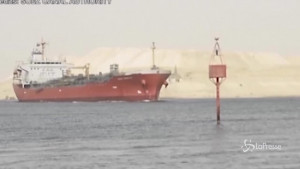 Nave arenata a Suez
