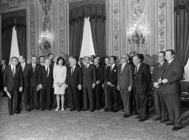 i ministri del governo Berlusconi in una foto di gruppo con il Presidente della Repubblica Oscar Luigi Scalfaro