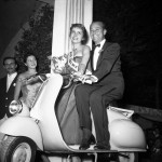 Miss Cinema Bruna Cumar e il produttore Sandro Pallavicini in Vespa Piaggio
