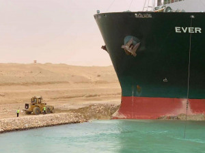Nave portacontainer Ever Given arenata nel Canale Suez - iniziati i lavori per sbloccare l'imbarcazione