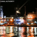 Suez, si lavora anche di notte per liberare il cargo Ever Given