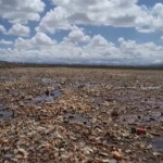 Bolivia, il lago Uru-uru completamente ricoperto di plastica