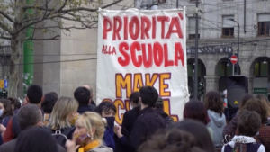 scuola in piazza contro la Dad