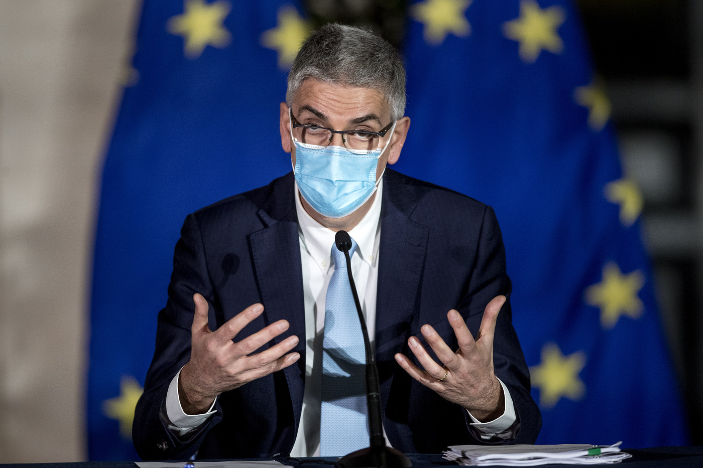 Covid, Iss: “Rt nazionale scende a 1.08”. Brusaferro: “La curva rallenta la crescita”