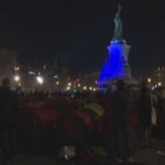 Parigi, occupano piazza della Repubblica: la protesta in favore dei migranti
