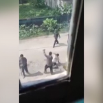 Myanmar, immagini choc: calci e pugni a un uomo a terra