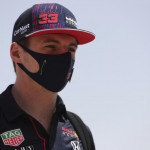 F1, Gp Bahrain: Verstappen conquista la pole davanti a Hamilton. Quarto Leclerc