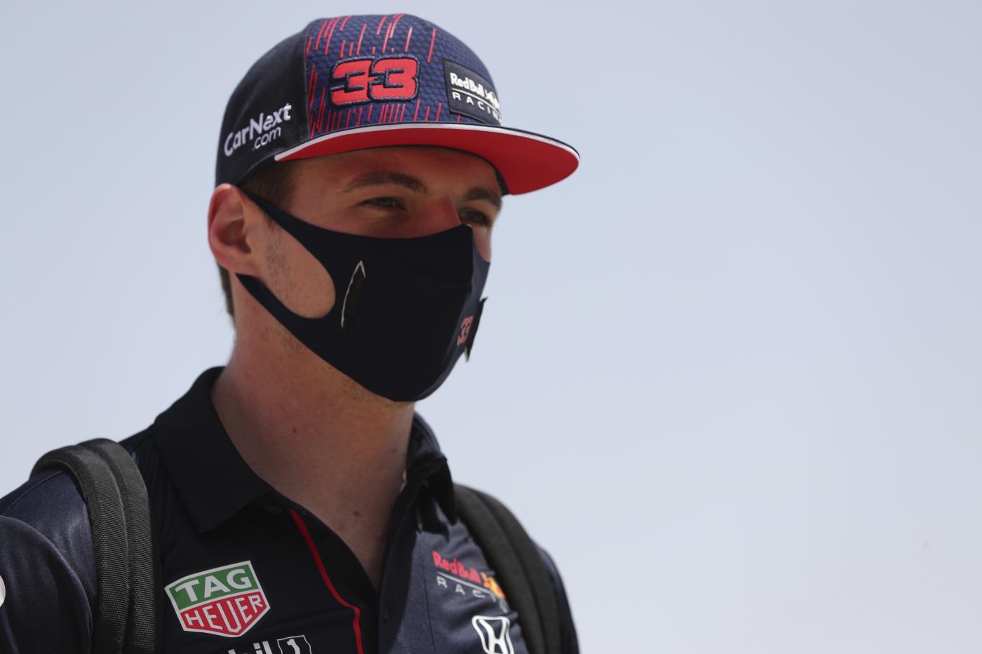 F1, Gp Bahrain: Verstappen conquista la pole davanti a Hamilton. Quarto Leclerc F1, Gp Bahrain: Verstappen conquista la pole davanti a Hamilton. Quarto Leclerc