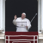 Papa: “Un’altra Settimana Santa in pandemia, siamo provati. La crisi è pesante”