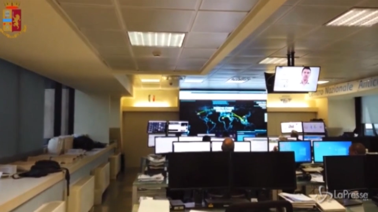 Smishing, polizia recupera 300mila euro sottratti correntisti ignari