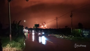 incendio in una raffineria