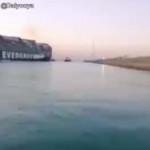Suez, l’Ever Given è a galla: sirene a festa nel canale