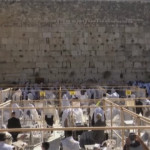 Gerusalemme, fedeli in preghiera al Muro del Pianto per Pasqua