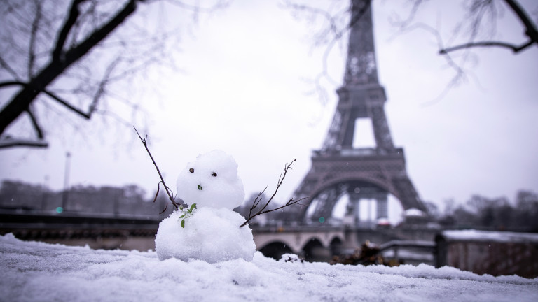 Eiffel tra la neve