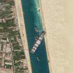 Suez, le autorità del canale: “Ever Given disincagliata, si muove”