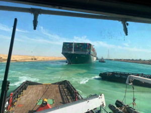 La nave Ever Given disincagliata: riprende la navigazione nel Canale di Suez