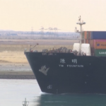 Canale di Suez, l’alba con la navigazione in ripresa