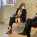 Covid, Draghi vaccinato con Astrazeneca insieme alla moglie