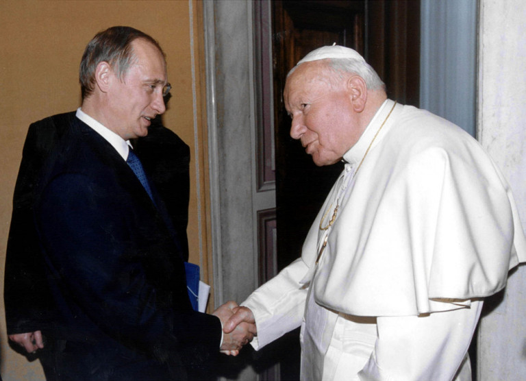 Vladimir Putin incontra Papa Giovanni Paolo II in Vaticano