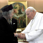 Papa Giovanni Paolo II riceve la Regina Elisabetta