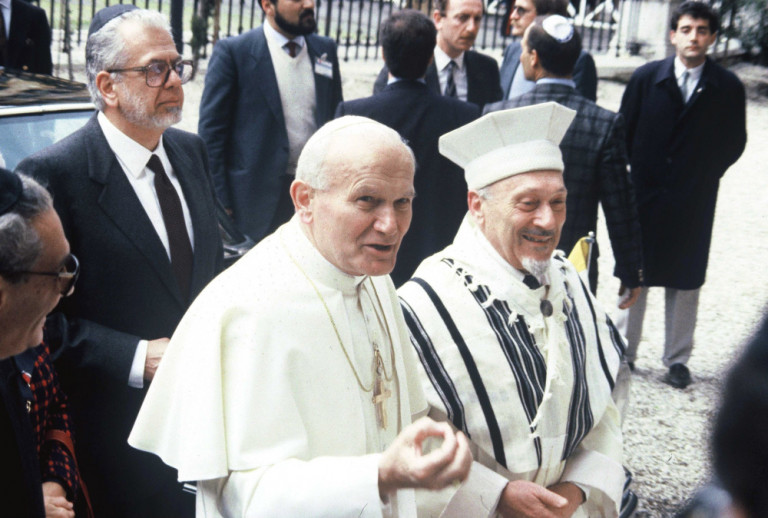 Papa Giovanni Paolo II incontra il Rabbino Elio Toaff in Vaticano