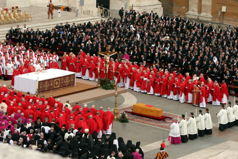 Piazza San Pietro solenni funerali di Sua Santita' Giovanni Paolo II