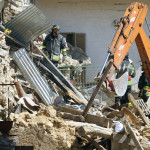 Terremoto Abruzzo Vigili del Fuoco al lavoro tra le macerie