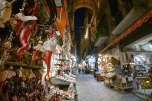 Coronavirus a Napoli, strade e piazze deserte dopo la chiusura per il nuovo DPCM