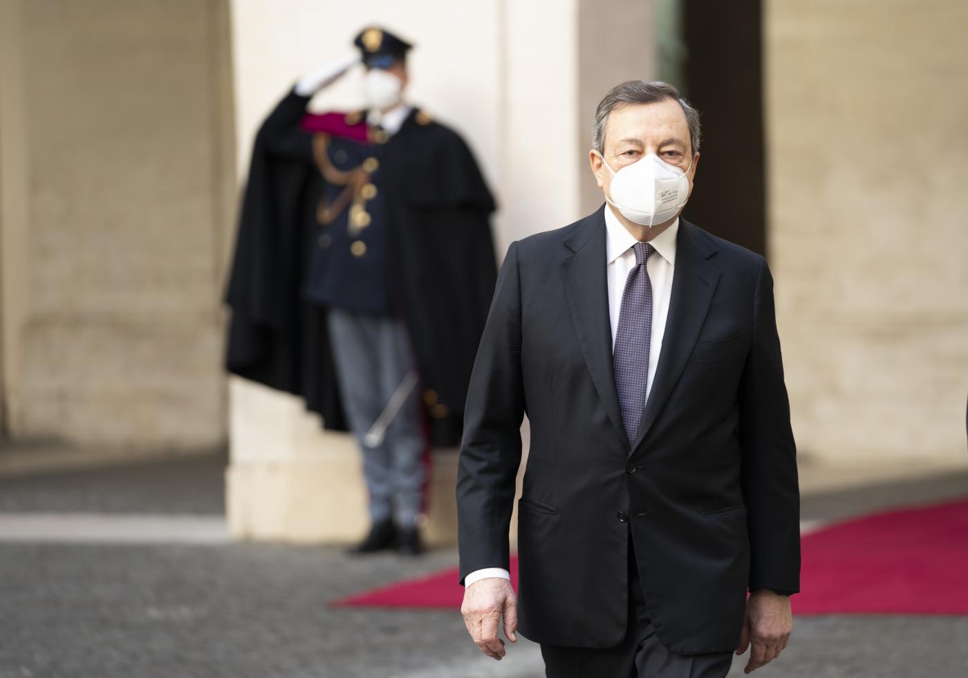 Dl Covid, la mediazione di Draghi: meccanismo di verifica per valutare aperture. Alle 17.30 il Cdm Dl Covid, la mediazione di Draghi: meccanismo di verifica per valutare aperture. Alle 17.30 il Cdm