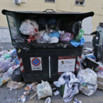Attività chiuse e tasse in aumento: meno rifiuti ma Tari raggiunge record di 9,73 miliardi