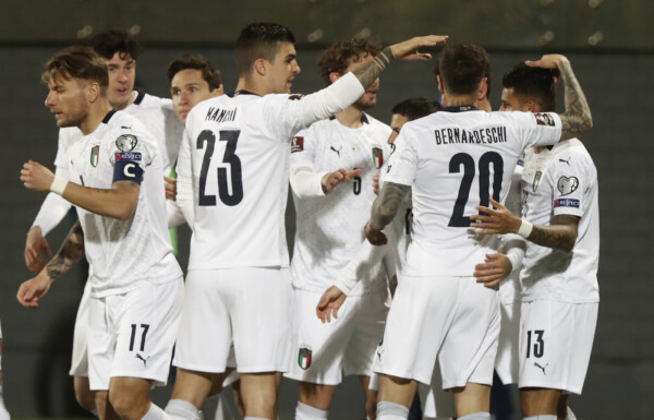 Calcio, Italia fa tre su tre: Sensi e Immobile stendono Lituania