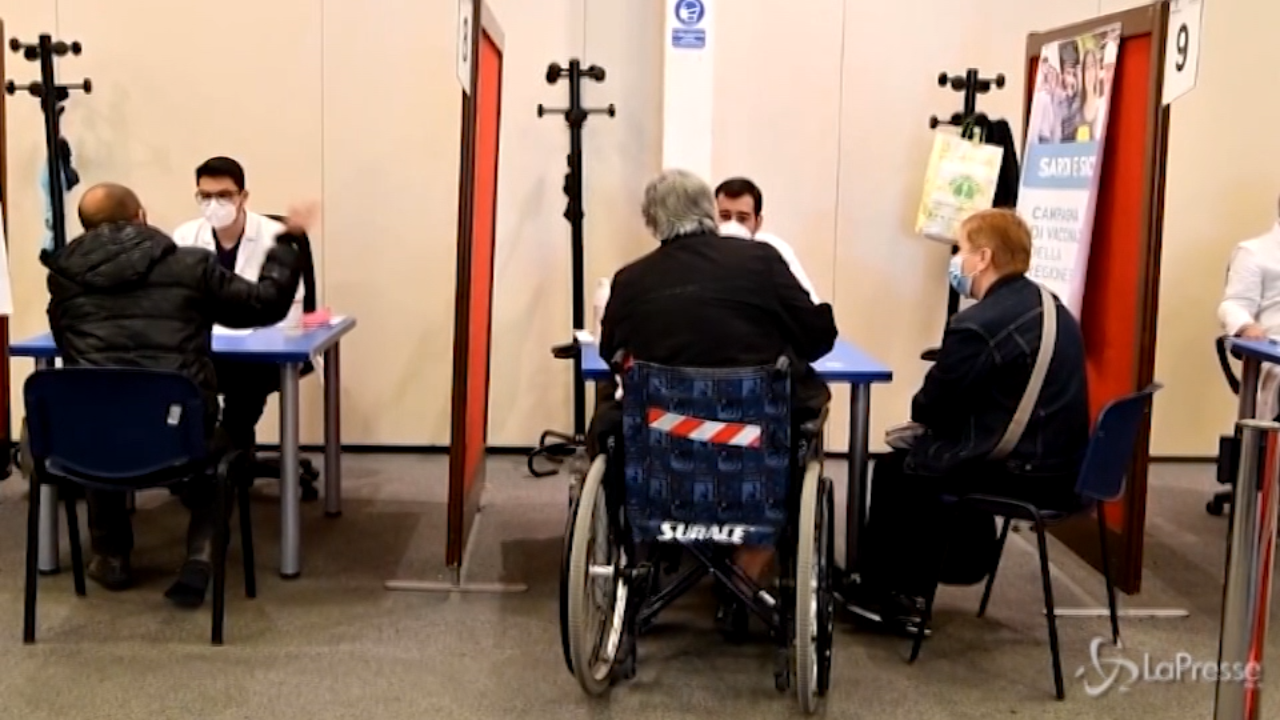 Vaccini, Figliuolo e Curcio al nuovo hub di Cagliari