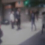 Milano, l’assurda violenza del branco di ragazzini: aggressioni e rapine all’Arco della Pace