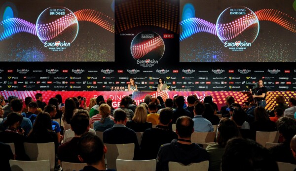 Conchita Wurst in conferenza all'Eurovision Song Contest 2015