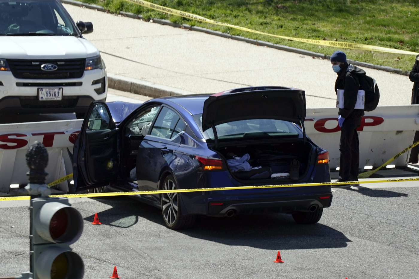 Usa: auto contro posto di blocco davanti al Campidoglio, morto un poliziotto. Ucciso il conducente