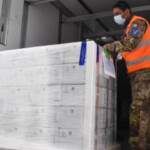 Vaccini, arrivate a Pratica di Mare oltre 1,3milioni di dosi di AstraZeneca