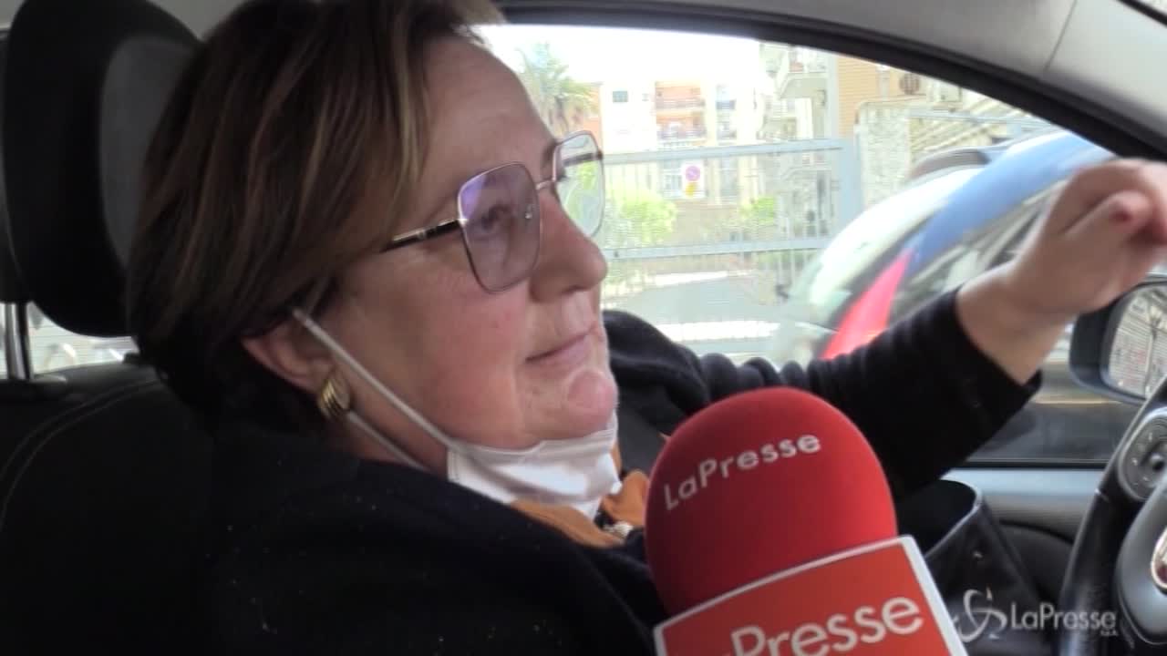 Vaccini a domicilio, la corsa contro il tempo dei medici per salvare gli invisibili a Napoli