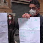 Napoli, genitori SI Dad in protesta: “Governo cambi i protocolli e poi si rientra in classe”
