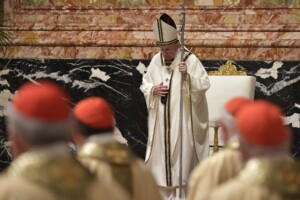 Papa Francesco presiede la Veglia pasquale nella notte santa