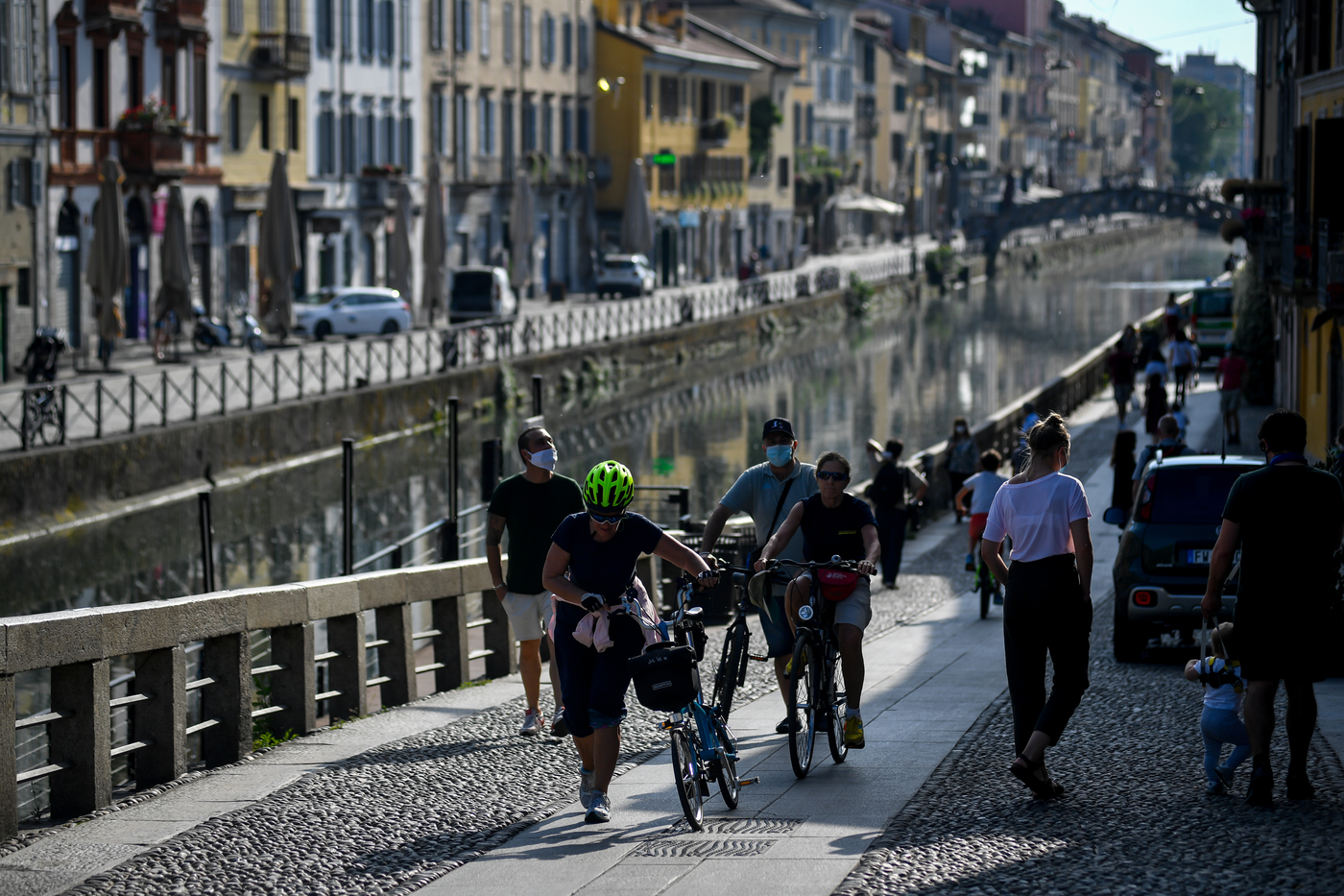 La prossima settimana il punto sulle riaperture: prima di fine mese se caleranno i contagi