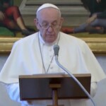 Pasquetta, Papa: “Il mio pensiero agli anziani, gli sono vicino”