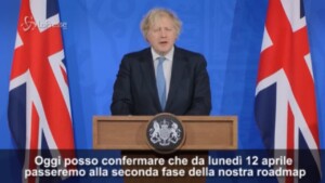 Johnson annuncia le riaperture
