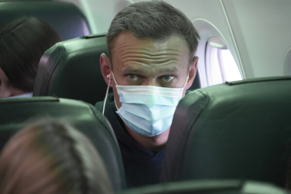 Navalny trasferito in clinica per febbre alta e difficolà respiratorie