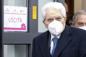 Covid, il presidente Sergio Mattarella si vaccina allo Spallanzani
