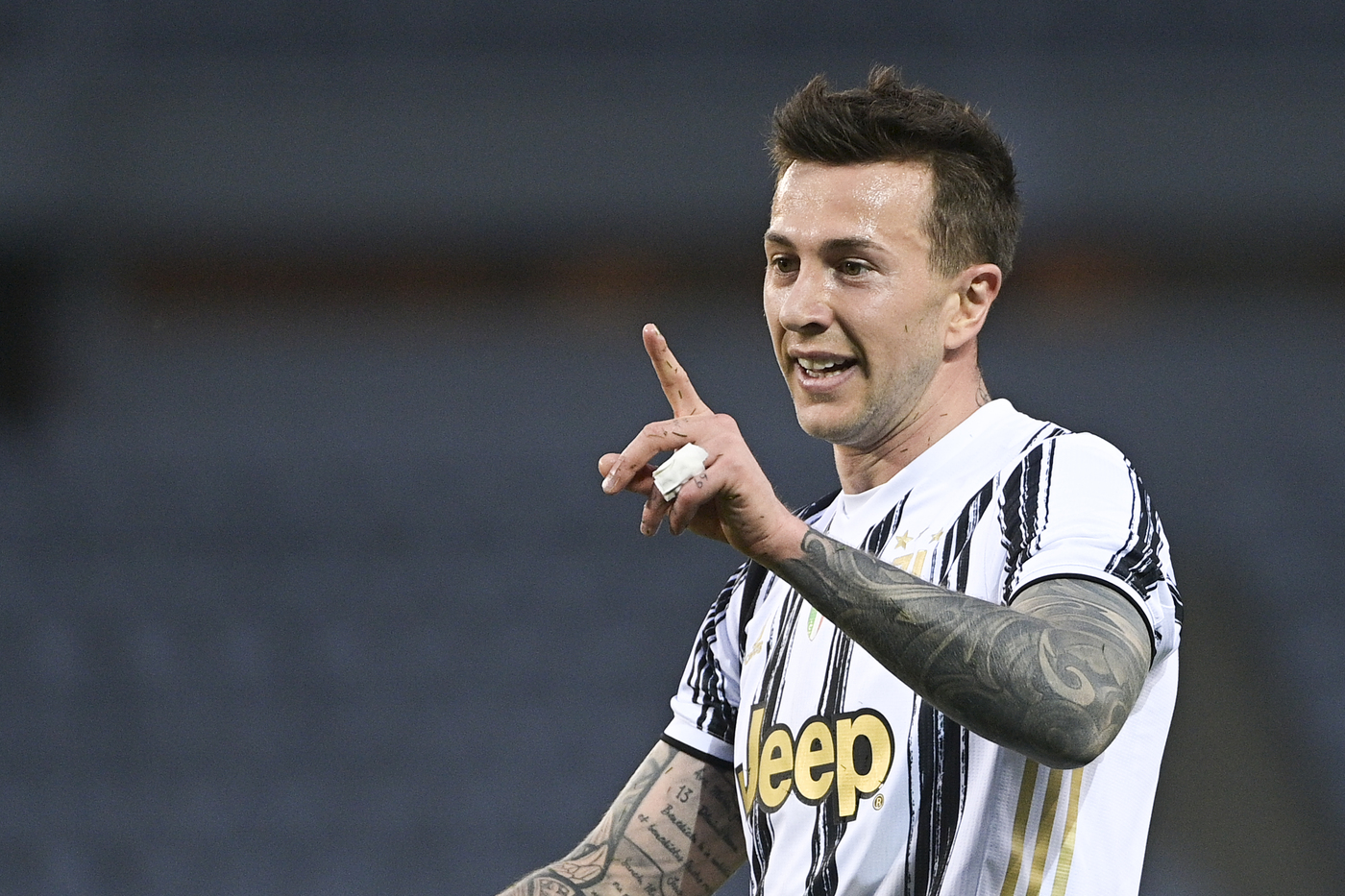 Calcio, da Governo ok al pubblico all’Europeo. Focolaio azzurro, Bernardeschi positivo