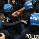 Maninfestazione dei ristoratori e partite iva Nella foto : momenti di tensione