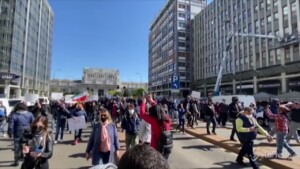 ambulanti in piazza contro le restrizioni